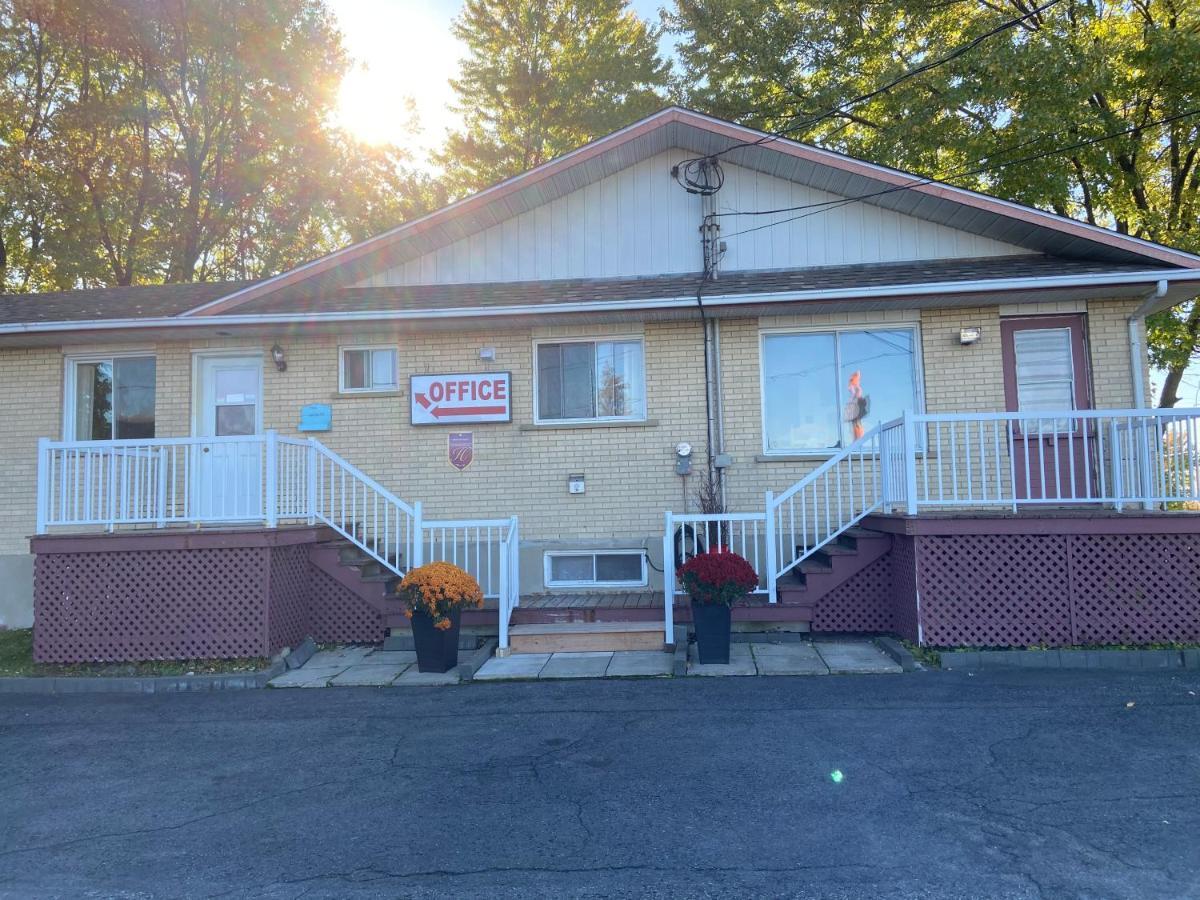 Motel Des Erables Coteau-du-Lac Exterior photo
