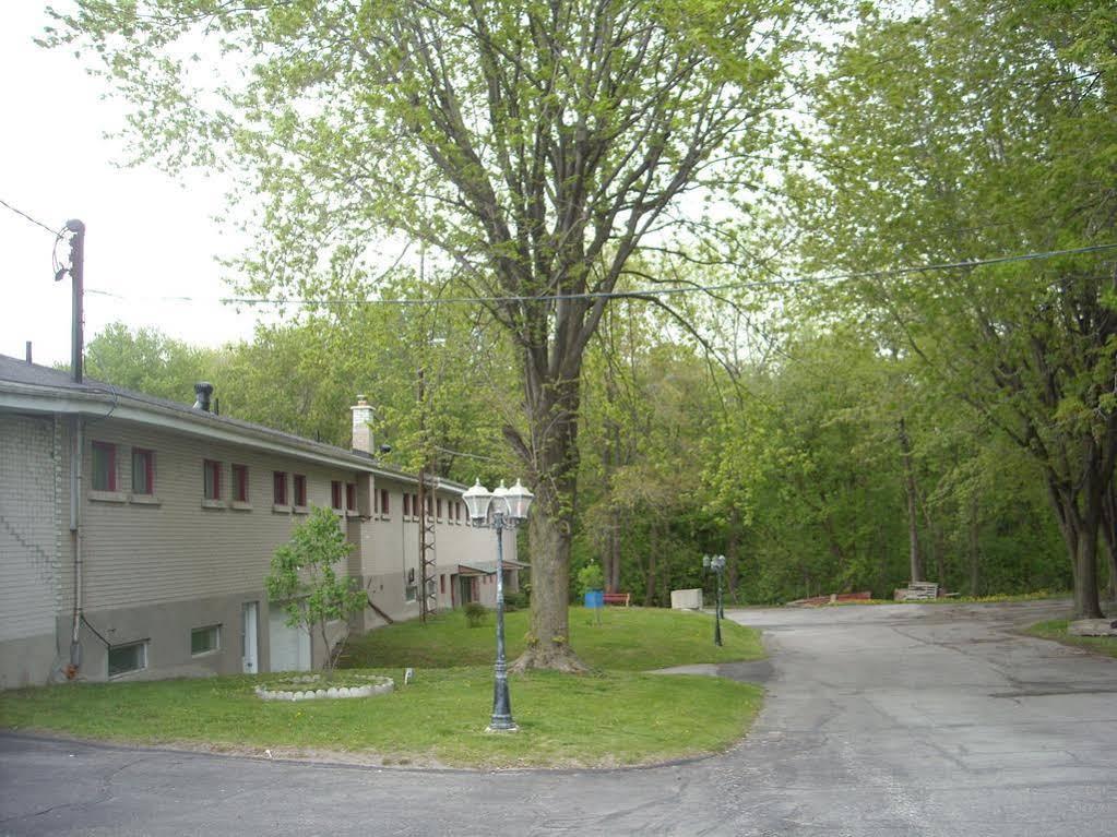 Motel Des Erables Coteau-du-Lac Exterior photo