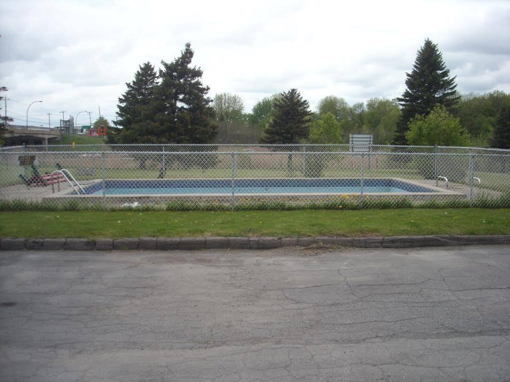 Motel Des Erables Coteau-du-Lac Exterior photo