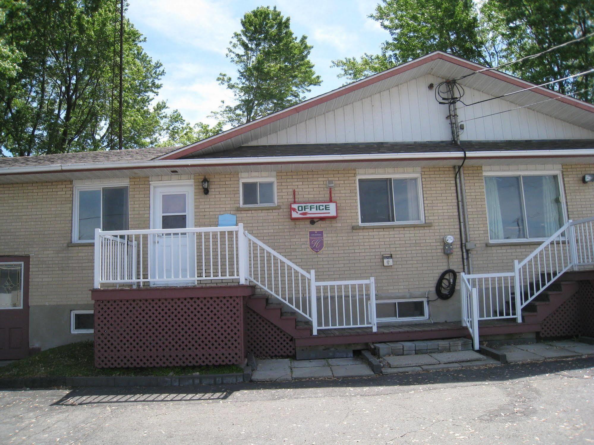 Motel Des Erables Coteau-du-Lac Exterior photo